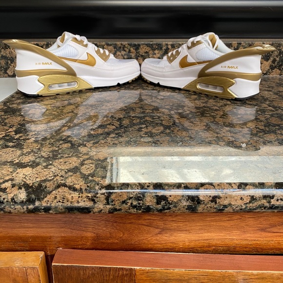 Nike Air Max 90 FlyEase White Gold 10 - Picture 5 of 8